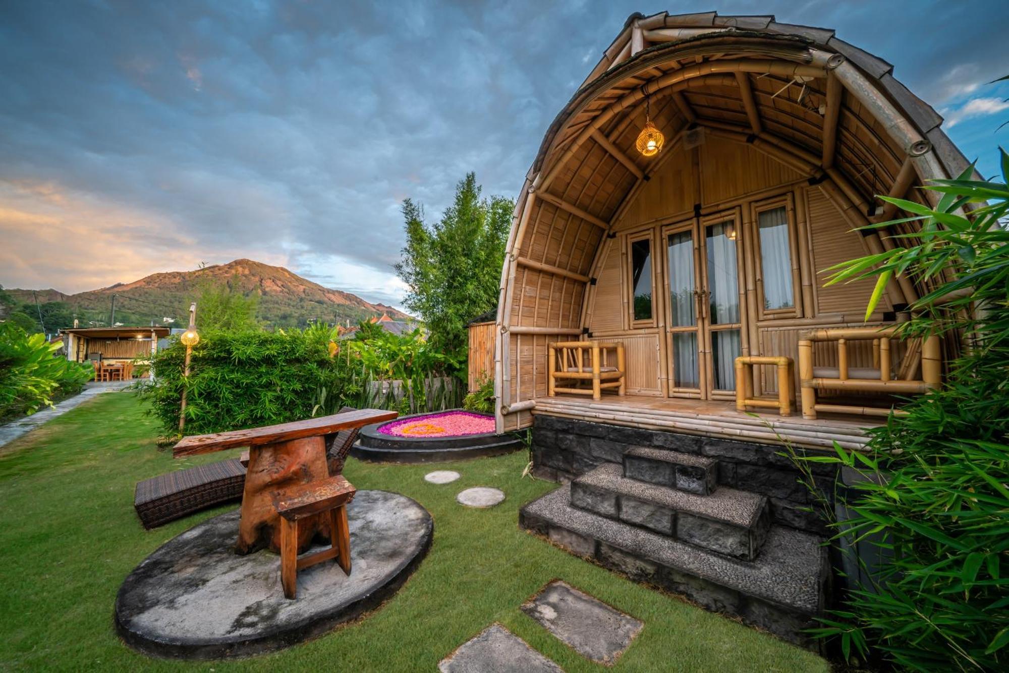 Baturaja  Tegal Bamboo Cottages & Private Hot Spring מראה חיצוני תמונה
