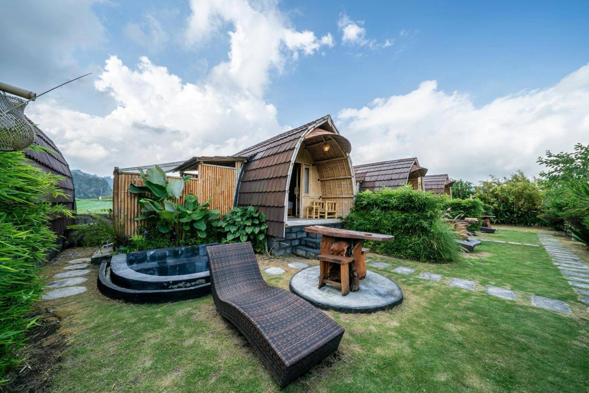 Baturaja  Tegal Bamboo Cottages & Private Hot Spring מראה חיצוני תמונה