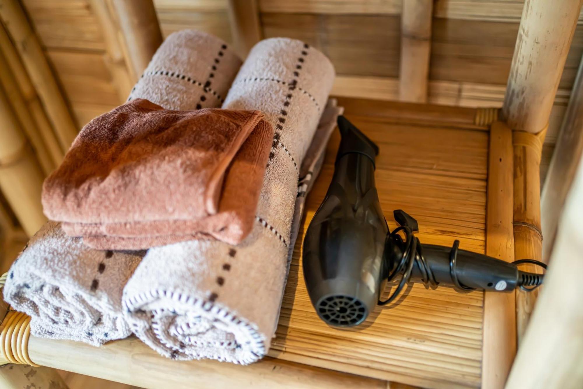 Baturaja  Tegal Bamboo Cottages & Private Hot Spring מראה חיצוני תמונה